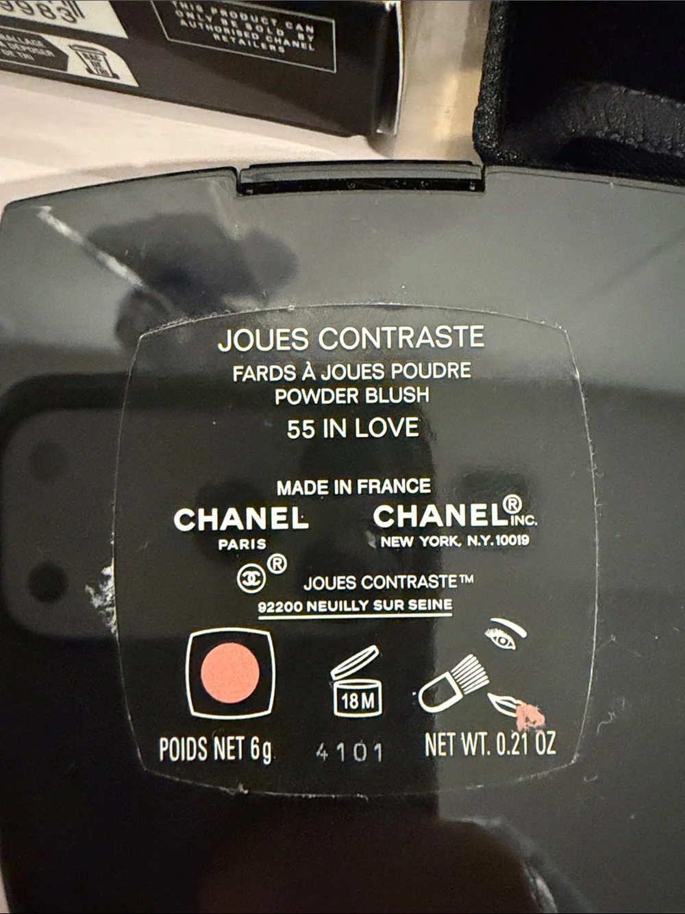 CHANEL Joues Contraste Powder Blush 99 Rose Pétale - Coral Pink